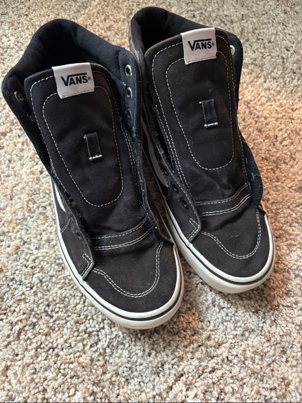 ❇️SALE❇️Vans Black and White High-Top Skate Sneakers